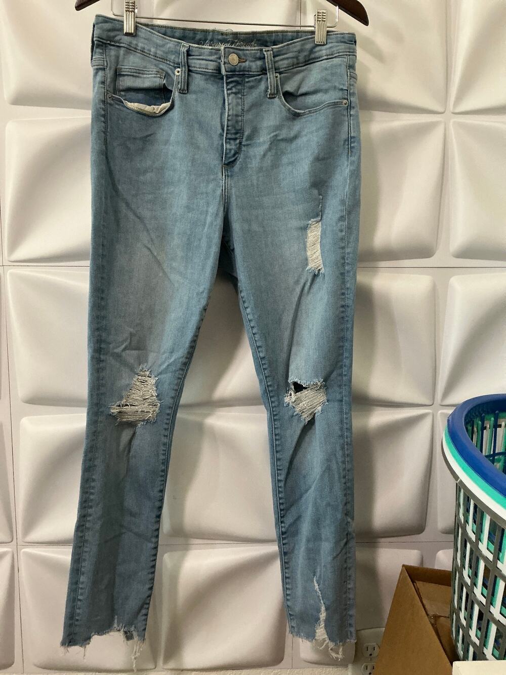Universal Thread Light Wash Blue Distressed Denim Skinny Jeans Women's Size 14